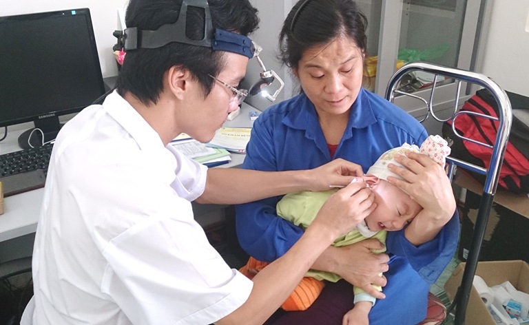 People on Co To island examined and delivered medicines free of charge